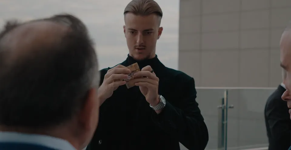 Roman — live magic performance photo